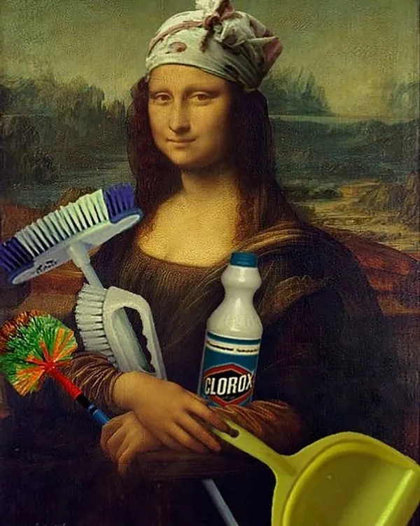 le tableau de la Joconde détourné. Mona Lisa a un torchon sur la tête et dans ses bras des balais et brosses pour faire le ménage